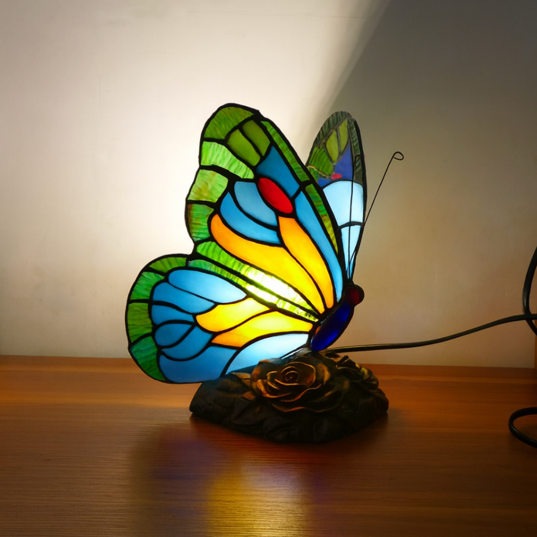 Farfalla Blu – Lampada dal Design Scultoreo